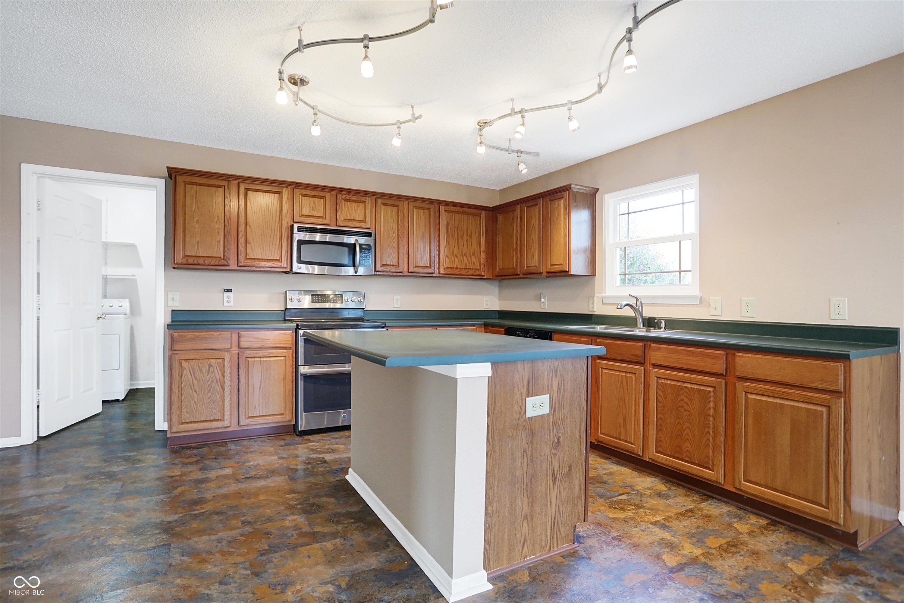 6938 Merritt Ridge Way Avon, IN 46123 - Photo 10 of 52