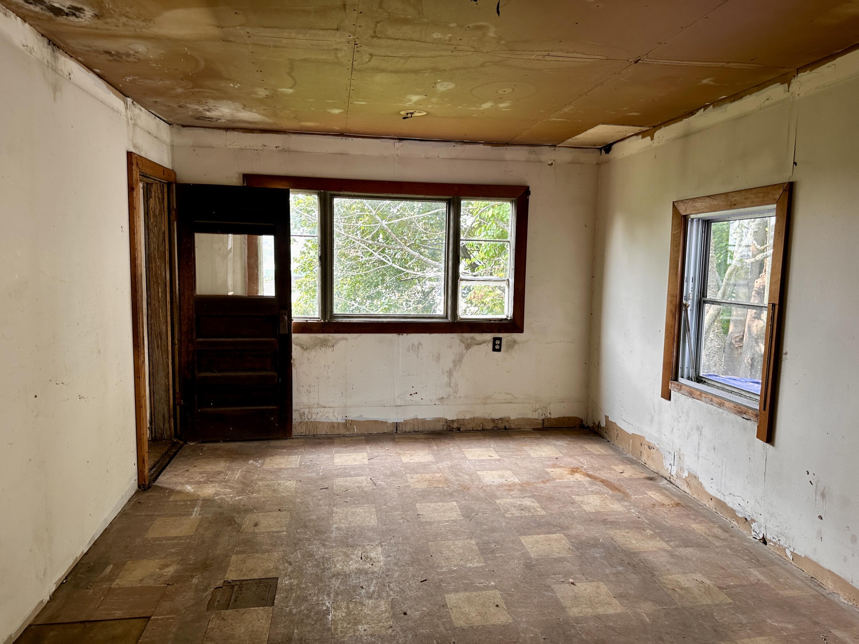 242 Valley Street Portland, ME 04102 - Photo 12 of 40 IMG_3239