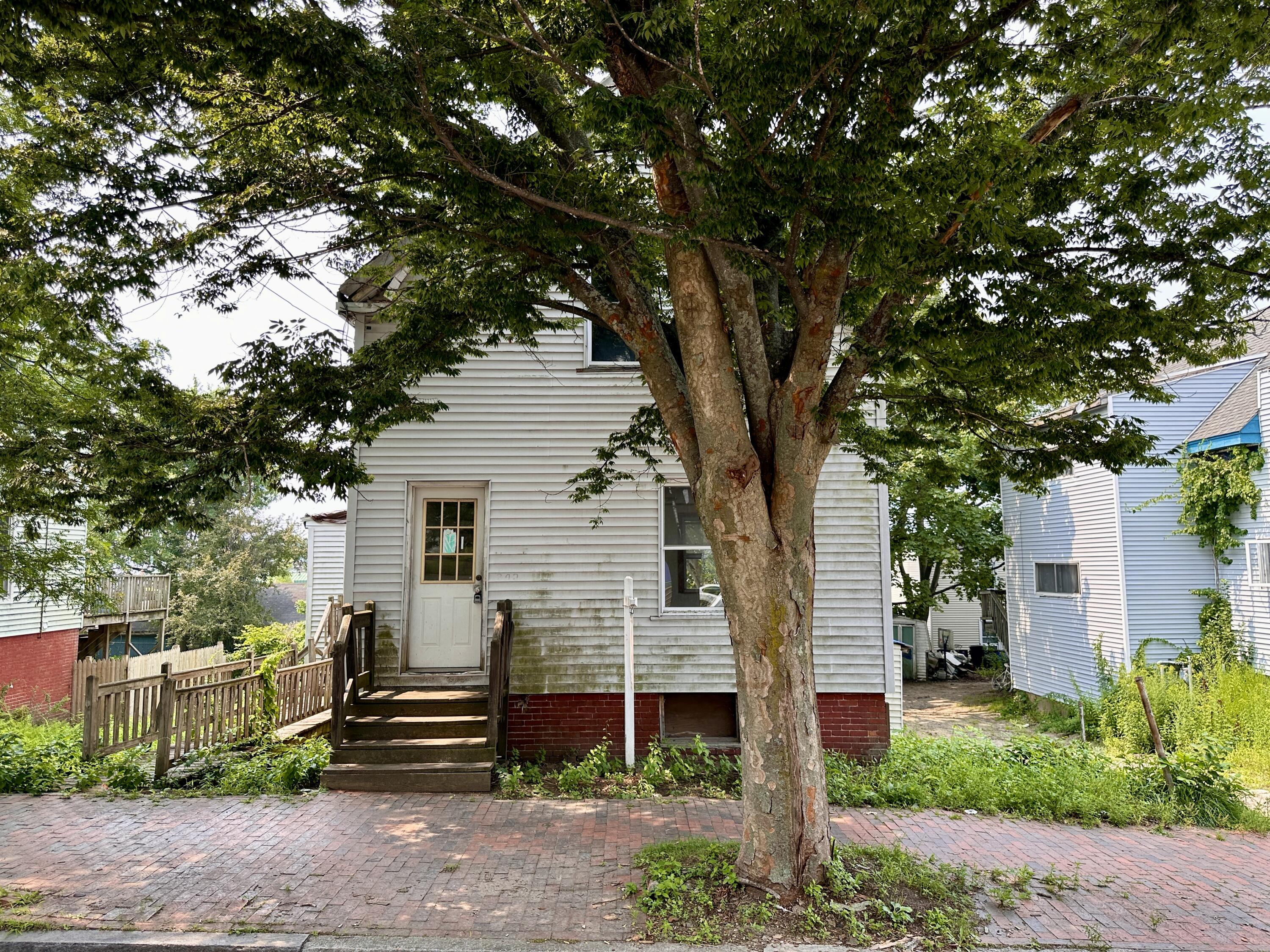 242 Valley Street Portland, ME 04102 - Photo 3 of 40 IMG_3226