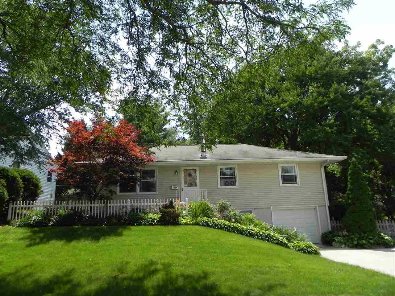 1609 Lincoln Road Bettendorf, IA 52722 - Photo 1 of 19 Gallery Image 1