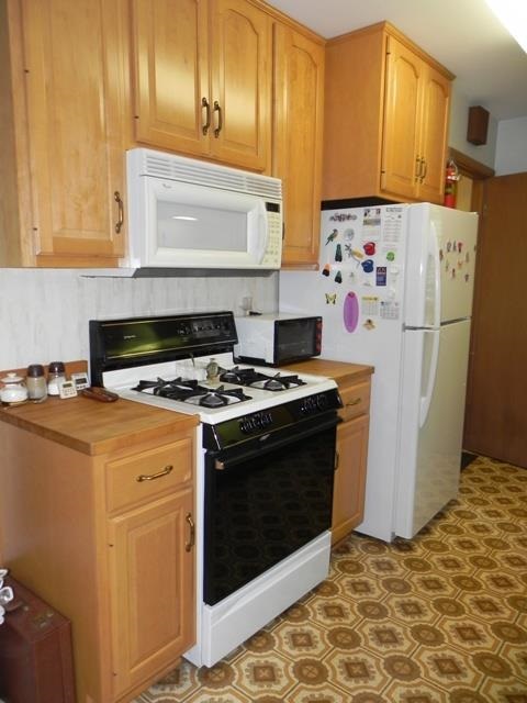 1609 Lincoln Road Bettendorf, IA 52722 - Photo 6 of 19 Gallery Image 6