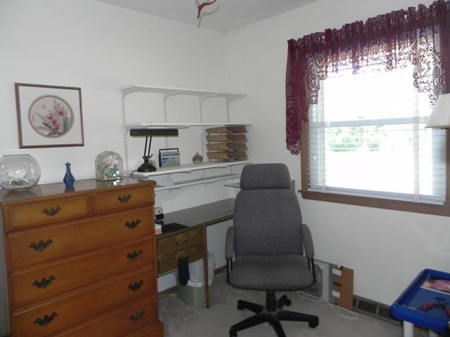 1609 Lincoln Road Bettendorf, IA 52722 - Photo 8 of 19 Gallery Image 8
