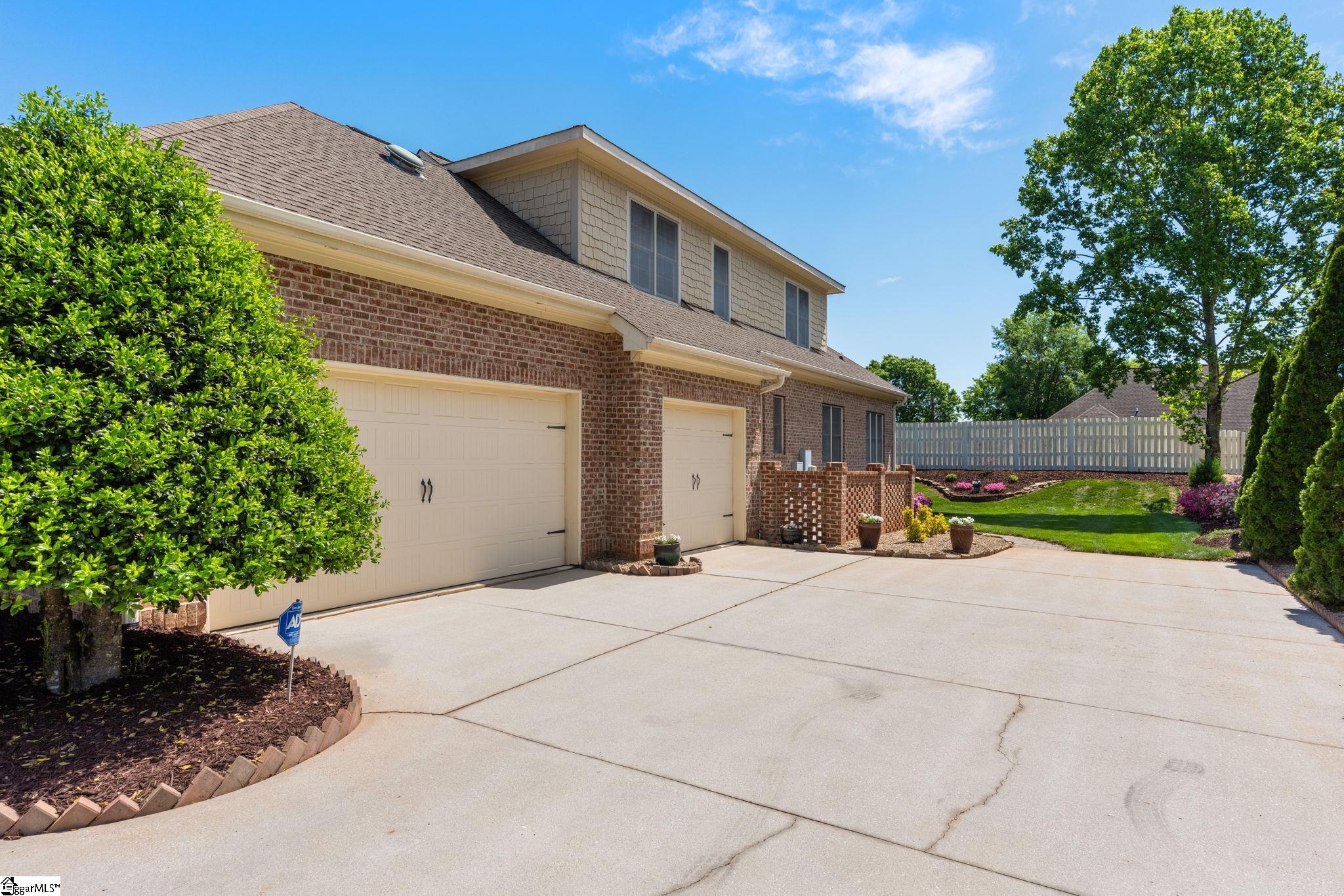 411 Kingsgate Court Simpsonville, SC 29681 - Photo 5 of 50