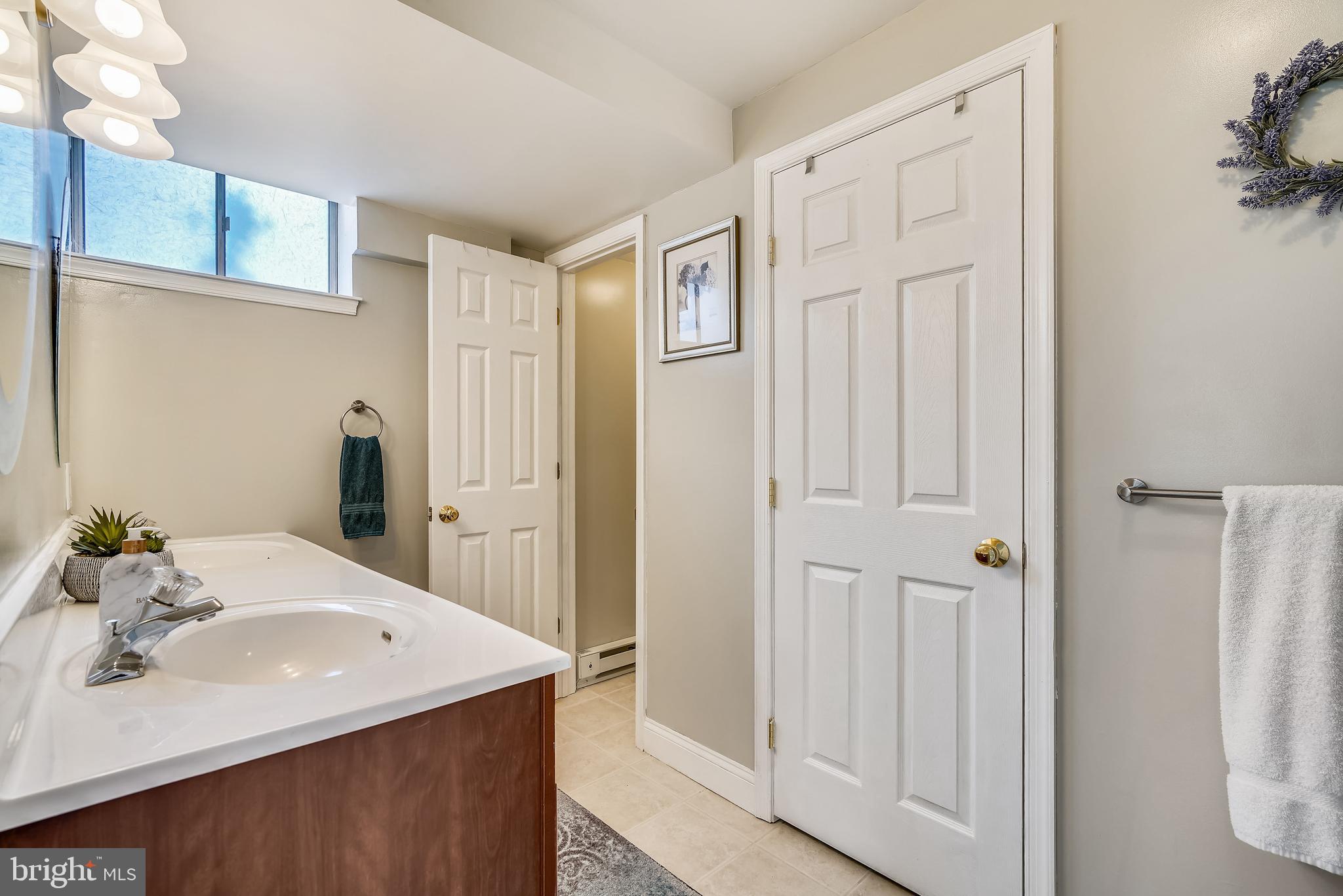 4383 London Bridge Road Finksburg, MD 21048 - Photo 20 of 34 Clean and bright full bath