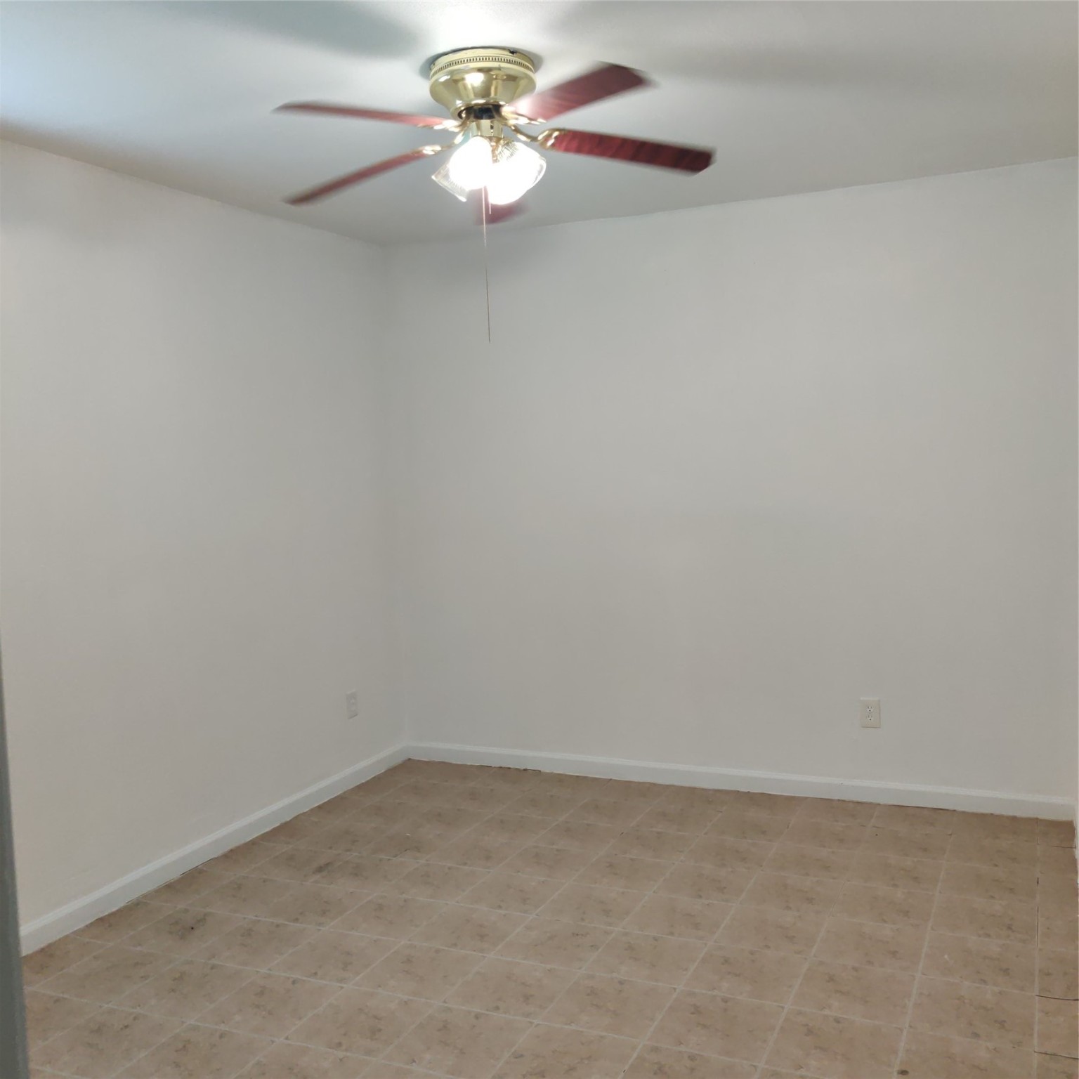 919 Oak Meadows Street Houston, TX 77017 - Photo 6 of 12 an empty room with a window