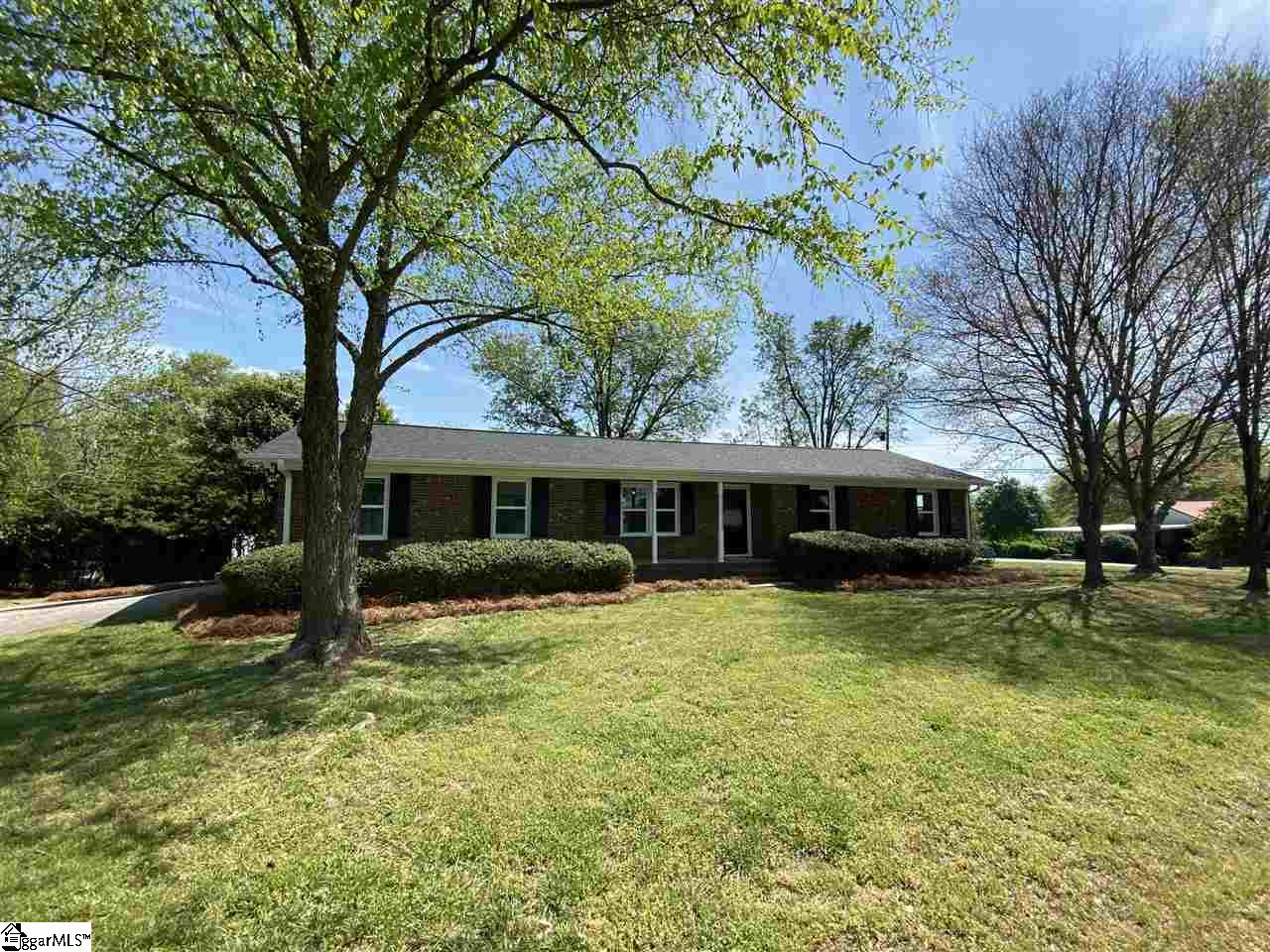 203 Locust Drive Greer, SC 29651 - Photo 2 of 27 Gallery Image 2