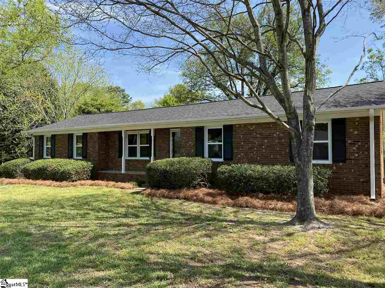 203 Locust Drive Greer, SC 29651 - Photo 3 of 27 Gallery Image 3