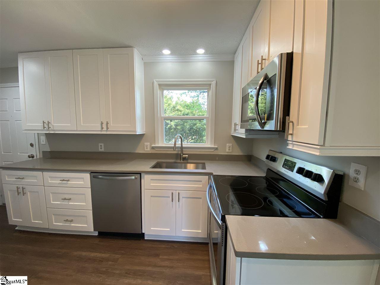 203 Locust Drive Greer, SC 29651 - Photo 6 of 27 Gallery Image 6