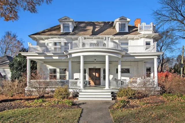 $645,000 | 208 West Prospect Street, Marshall, MI 49068
