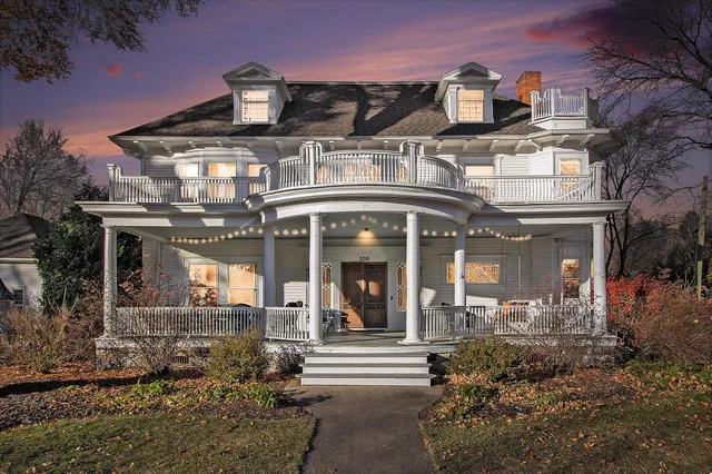 $645,000 | 208 West Prospect Street, Marshall, MI 49068