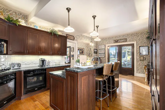 $645,000 | 208 West Prospect Street, Marshall, MI 49068