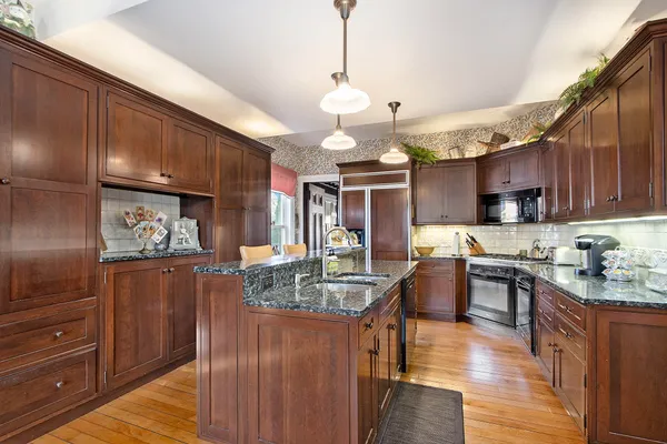 $645,000 | 208 West Prospect Street, Marshall, MI 49068