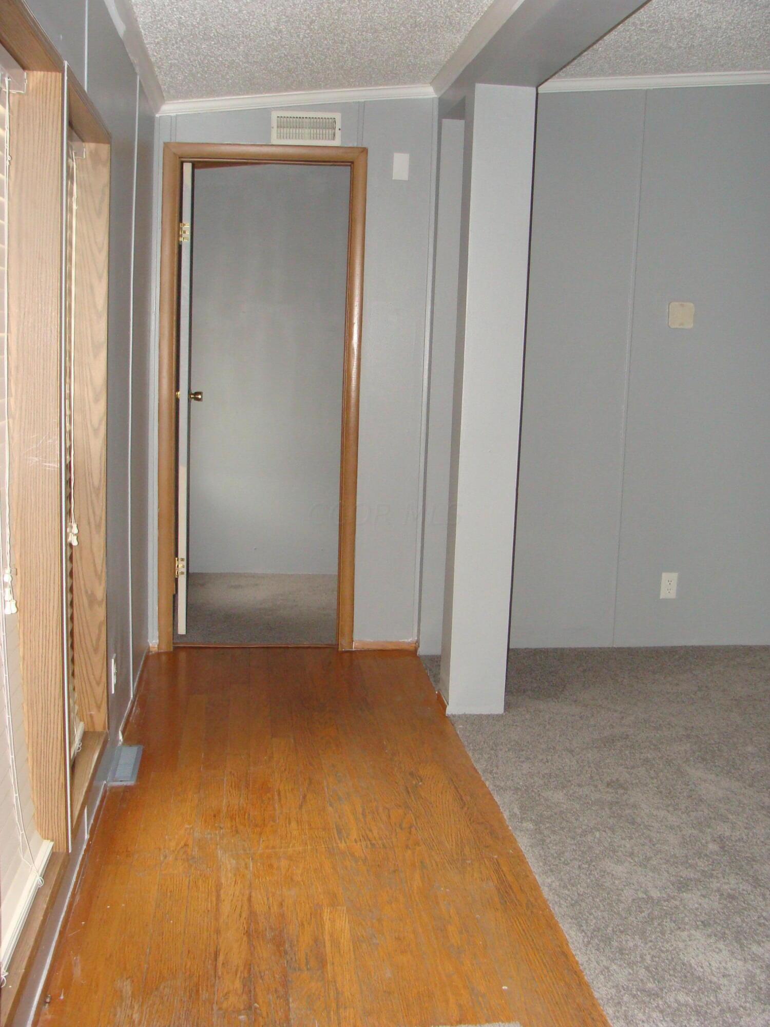 341 Chambersburg Road Columbus, OH 43207 - Photo 14 of 23 Hallway to Primary Suite
