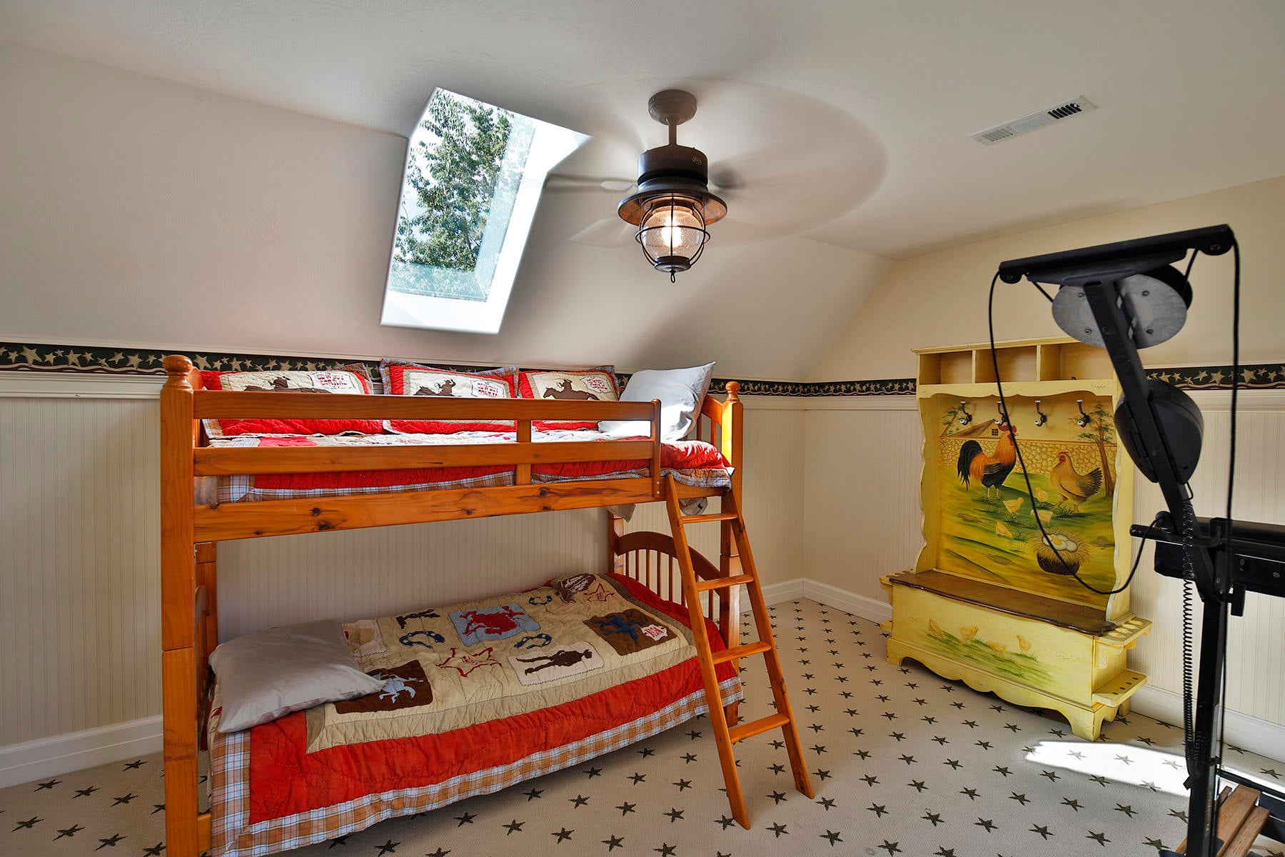 1524 Dry Creek Road Eagle Point, OR 97524 - Photo 27 of 50 1 of 4 bedrooms upstairs
