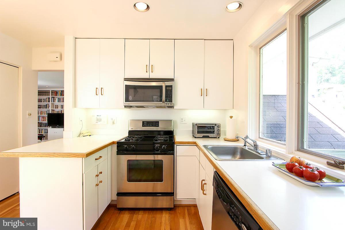 6508 East Halbert Road Bethesda, MD 20817 - Photo 11 of 30 Bright, Kitchen w/SS appliances