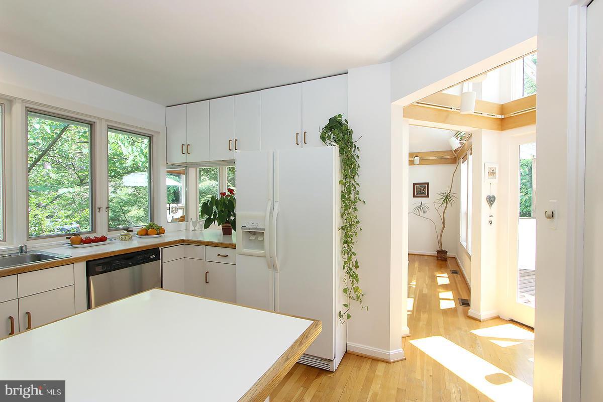 6508 East Halbert Road Bethesda, MD 20817 - Photo 13 of 30 Kitchen opens to DinRm, Tower and Deck