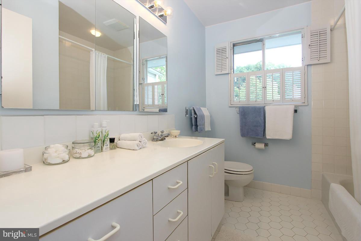 6508 East Halbert Road Bethesda, MD 20817 - Photo 17 of 30 Full- bath w/large vanity on main level