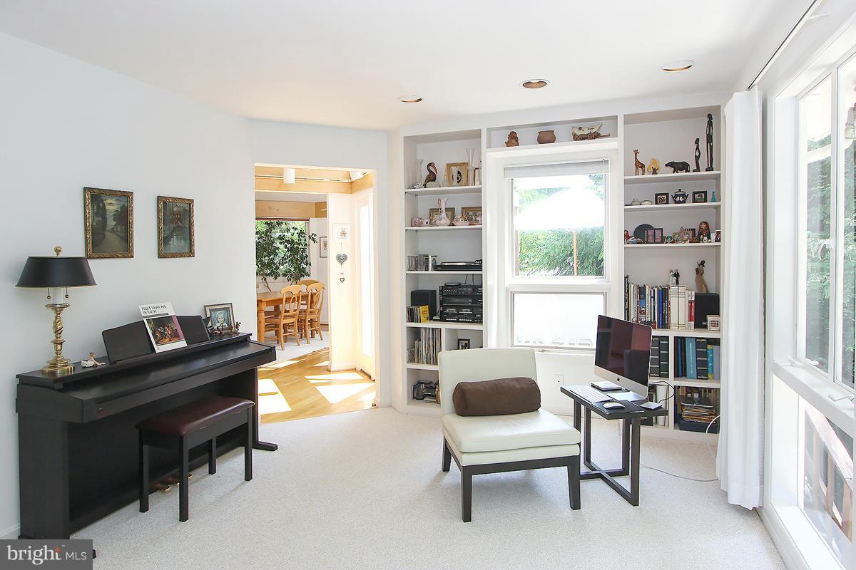 6508 East Halbert Road Bethesda, MD 20817 - Photo 8 of 30 Living Room w/more built-ins