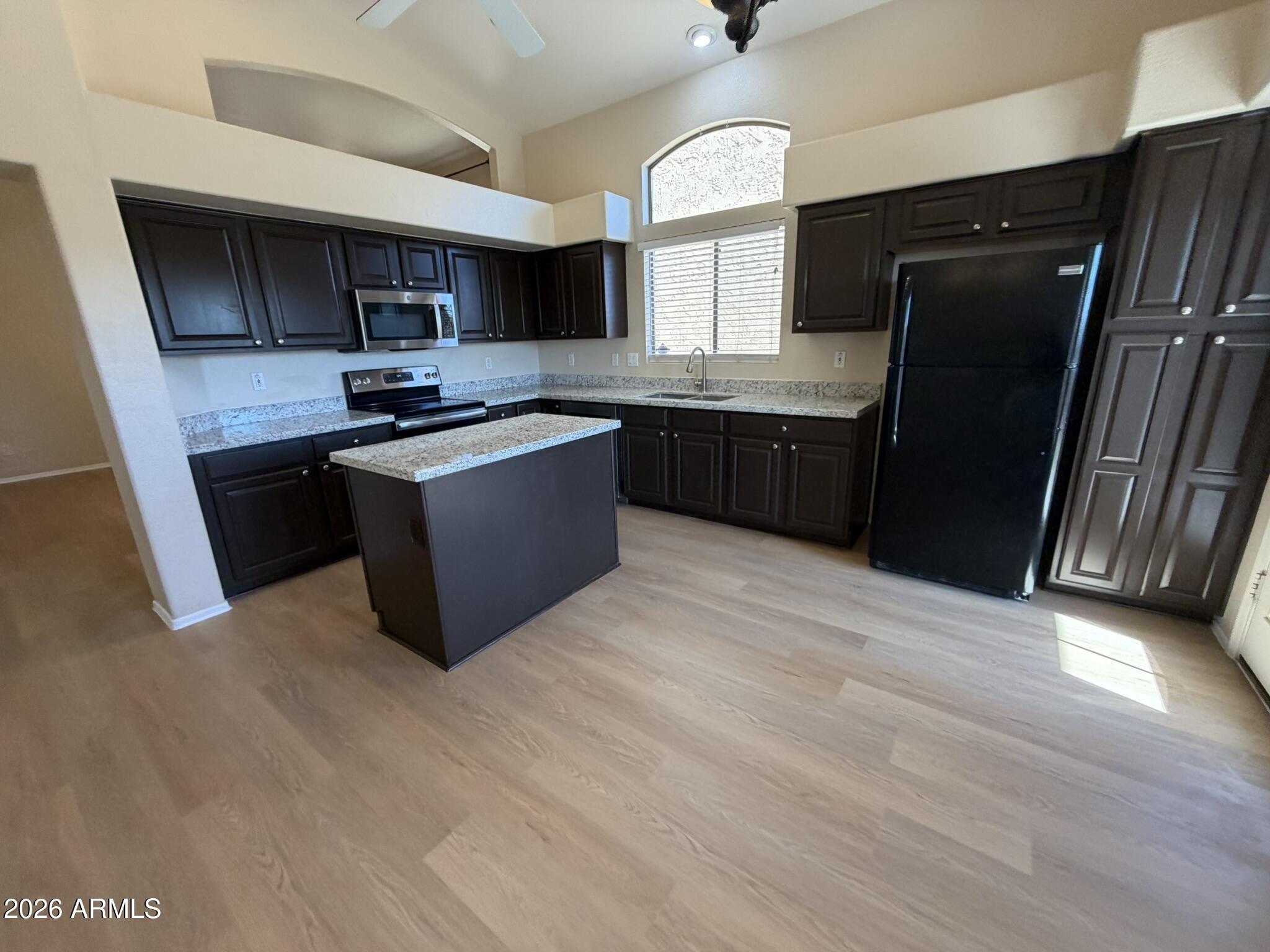 3523 West Whispering Wind Drive Glendale, AZ 85310 - Photo 7 of 21 7) 70201-69eeeec08d906