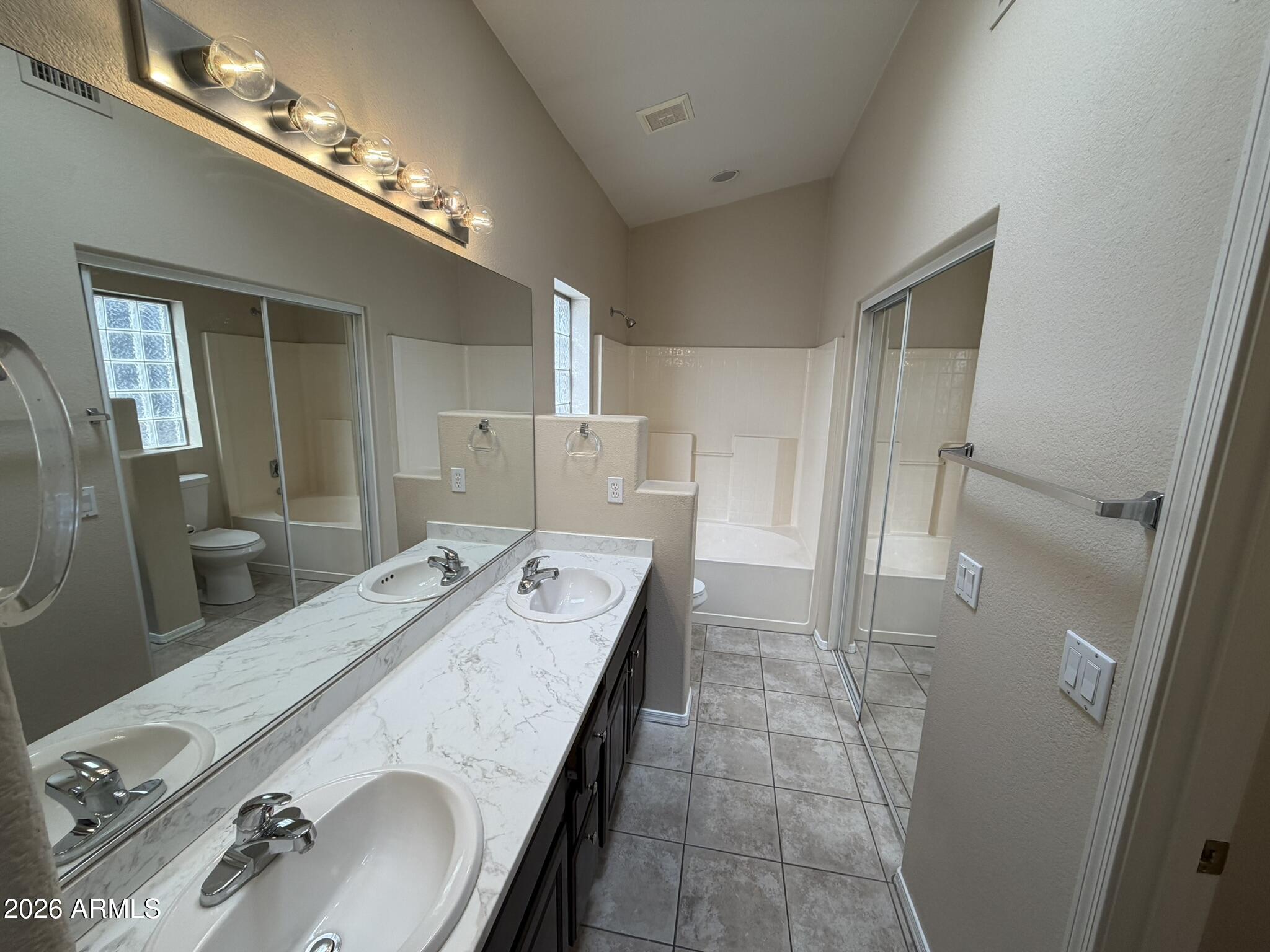 3523 West Whispering Wind Drive Glendale, AZ 85310 - Photo 10 of 21 10) 70201-69eeeebf1adb1