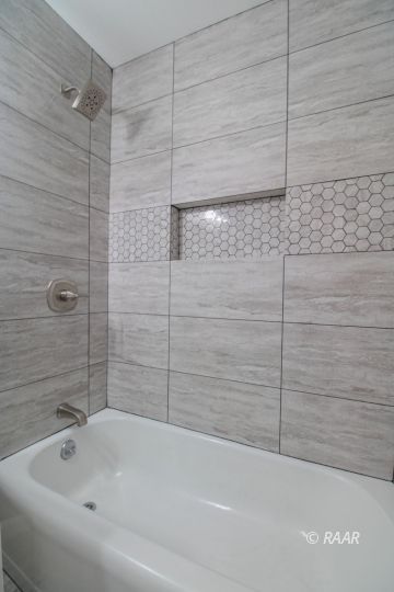 420 Lenore Street Ridgecrest, CA 93555 - Photo 14 of 29 a bathroom with a bathtub