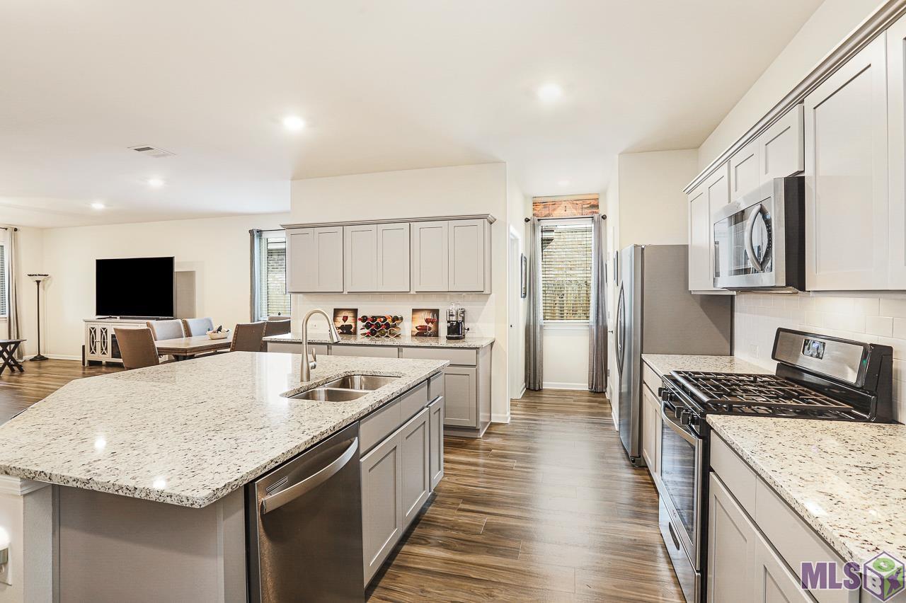 4710 Malbec Avenue Baton Rouge, LA 70817 - Photo 11 of 32 Kitchen