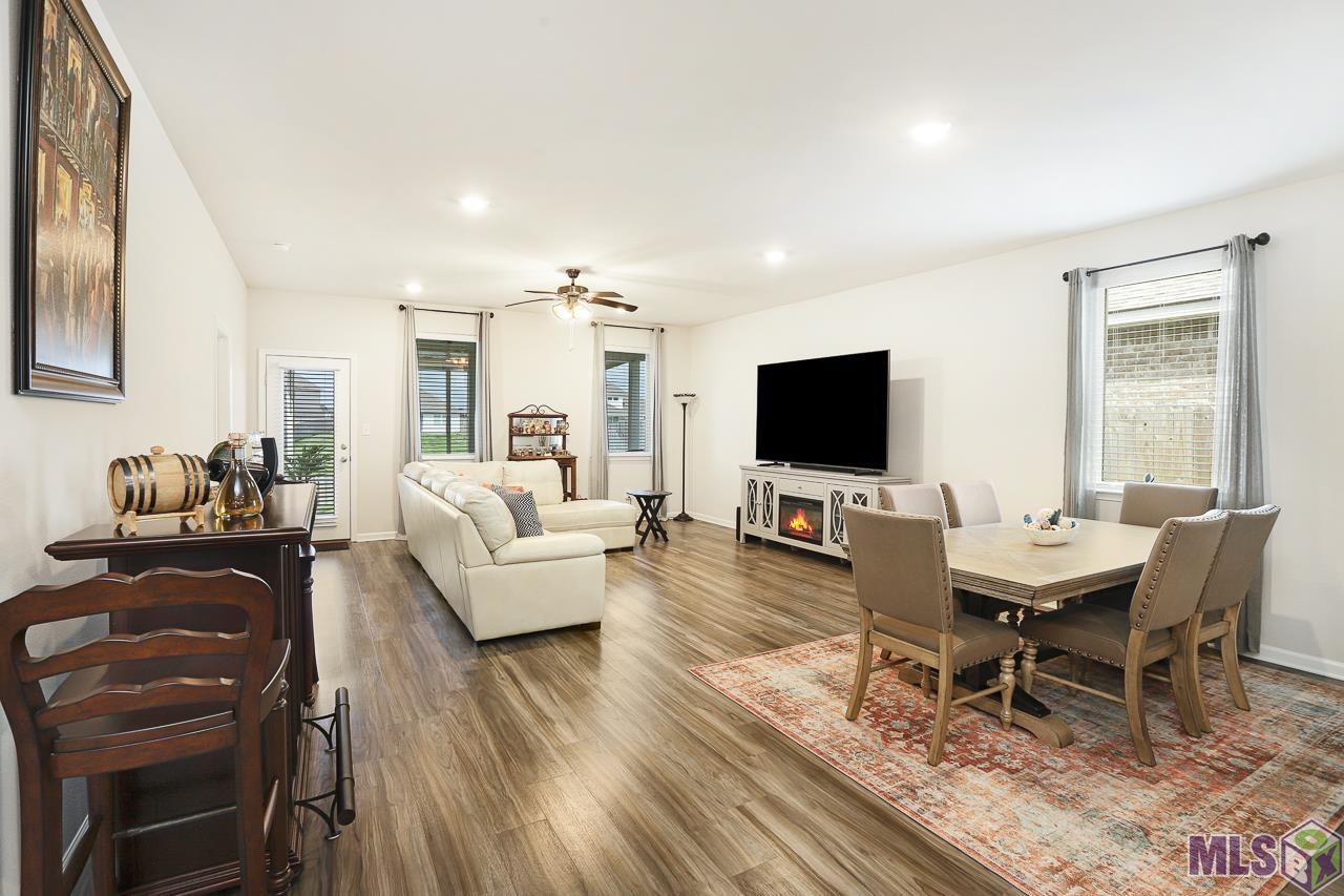 4710 Malbec Avenue Baton Rouge, LA 70817 - Photo 14 of 32 Living room
