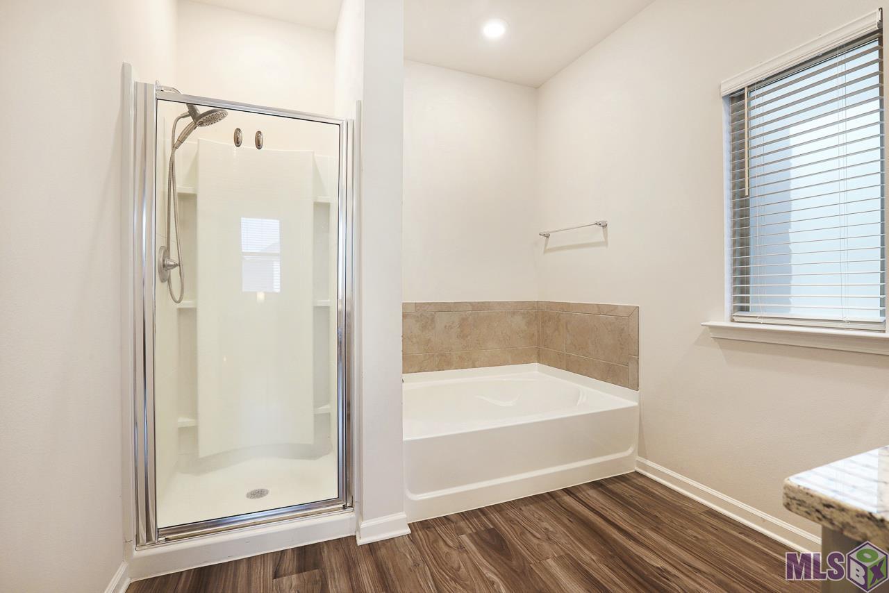 4710 Malbec Avenue Baton Rouge, LA 70817 - Photo 18 of 32 Primary Bathroom