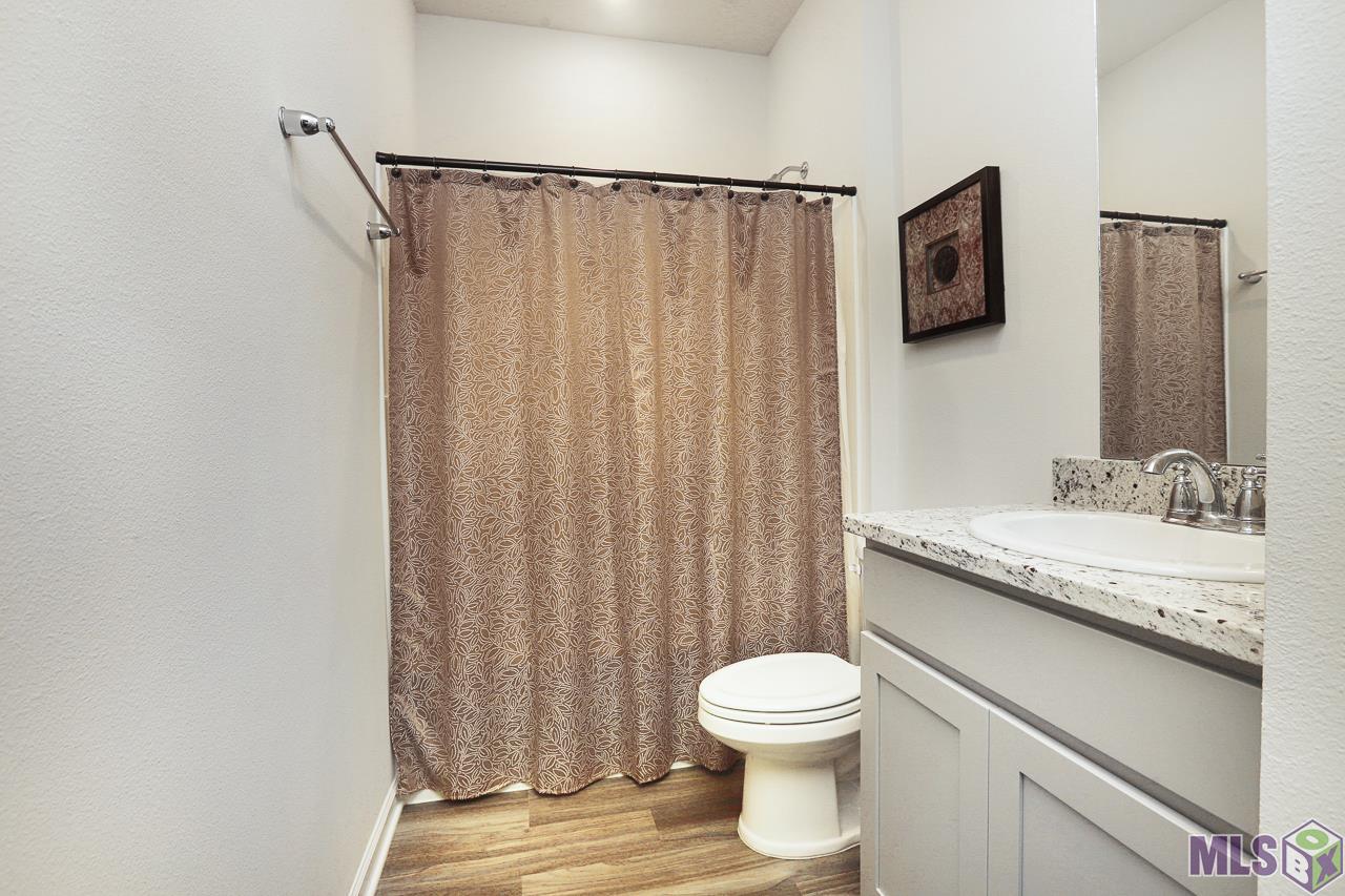 4710 Malbec Avenue Baton Rouge, LA 70817 - Photo 22 of 32 Bathroom
