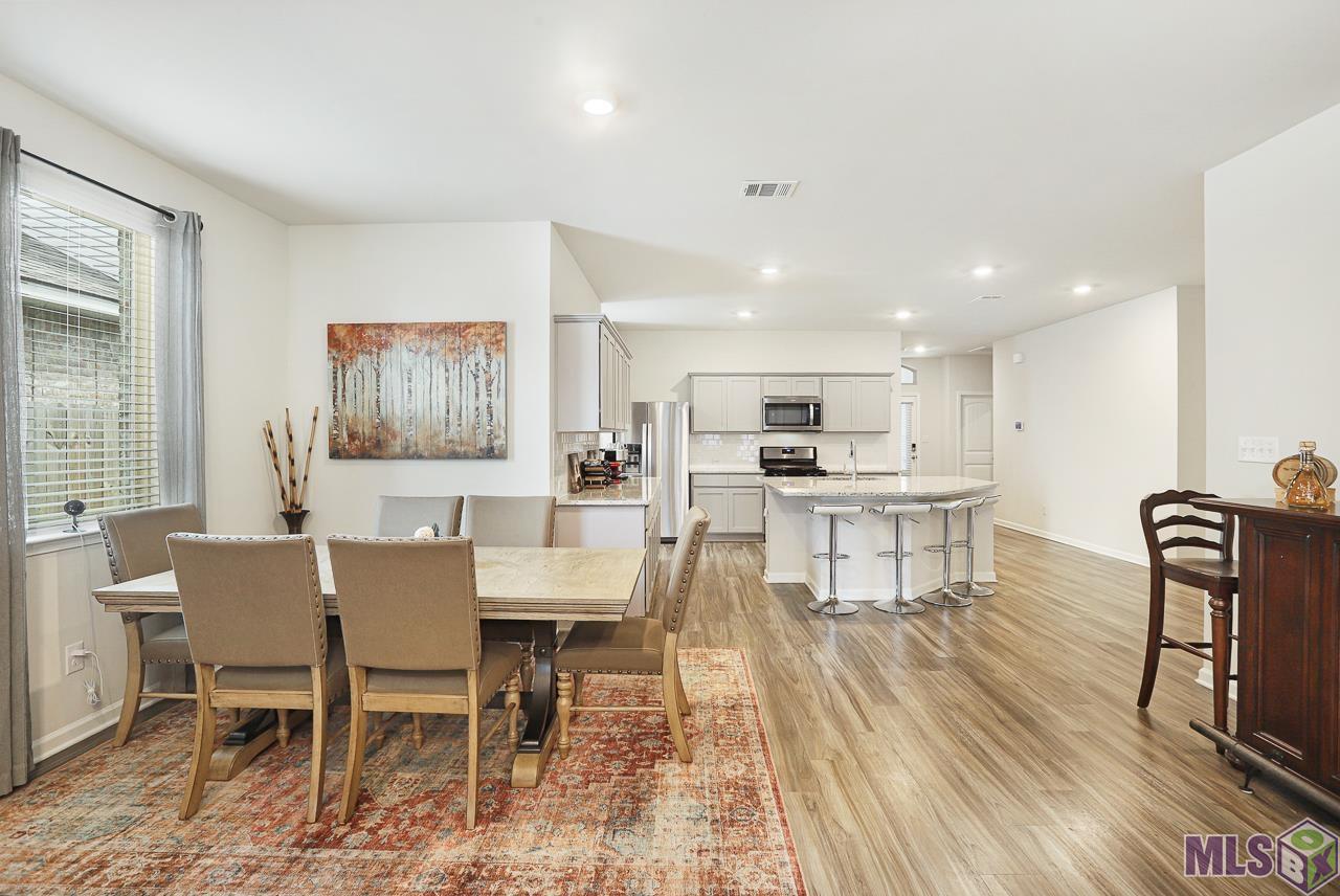 4710 Malbec Avenue Baton Rouge, LA 70817 - Photo 3 of 32 Dining/Kitchen