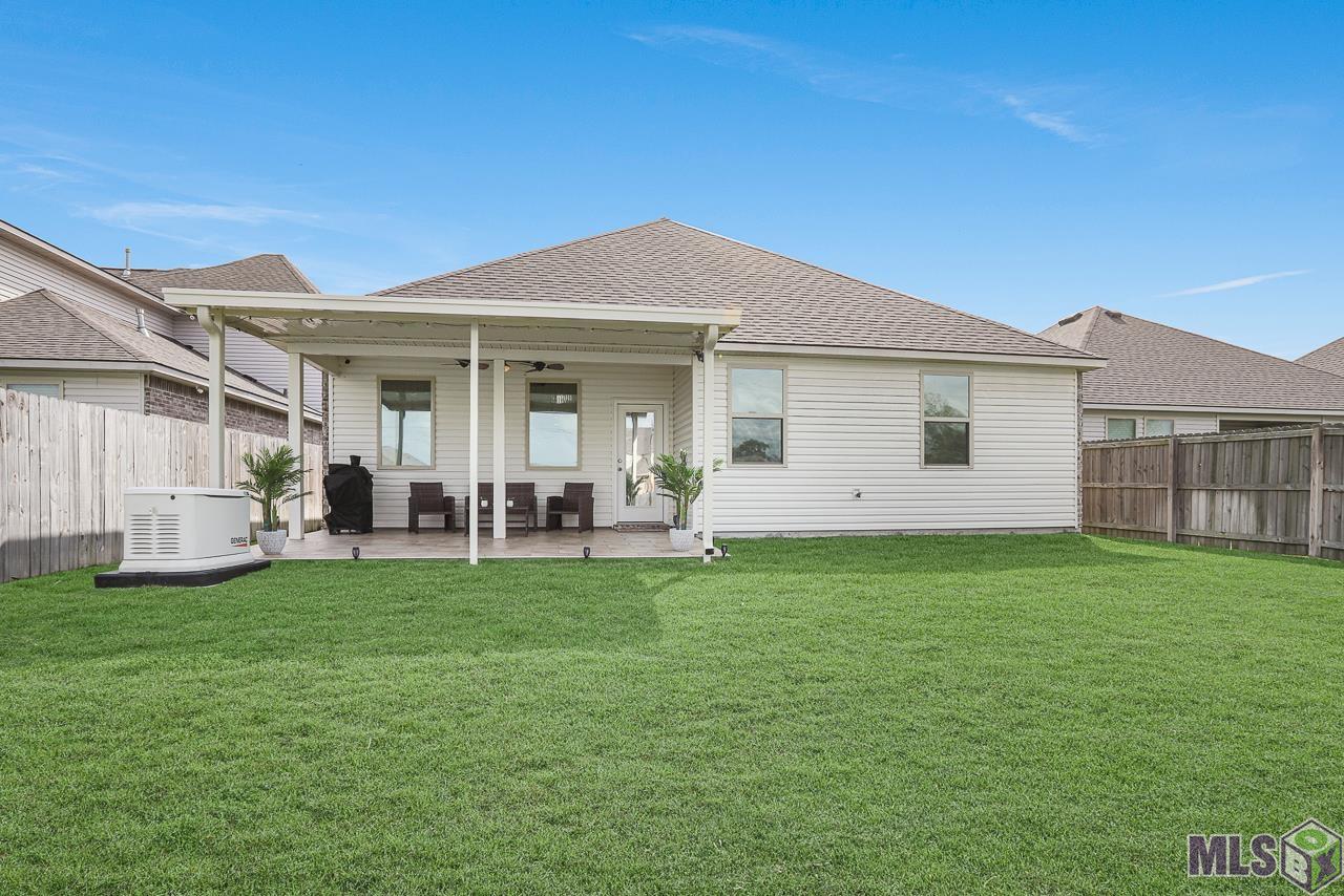 4710 Malbec Avenue Baton Rouge, LA 70817 - Photo 5 of 32 Back Patio