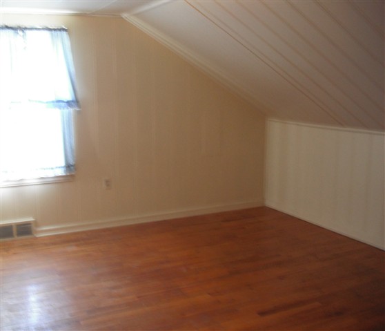 1737 Roslyn Road Grosse Pointe, MI 48236 - Photo 16 of 17 31096692-15.JPG