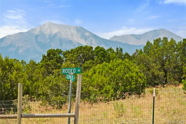 a sign that is on the side of a building