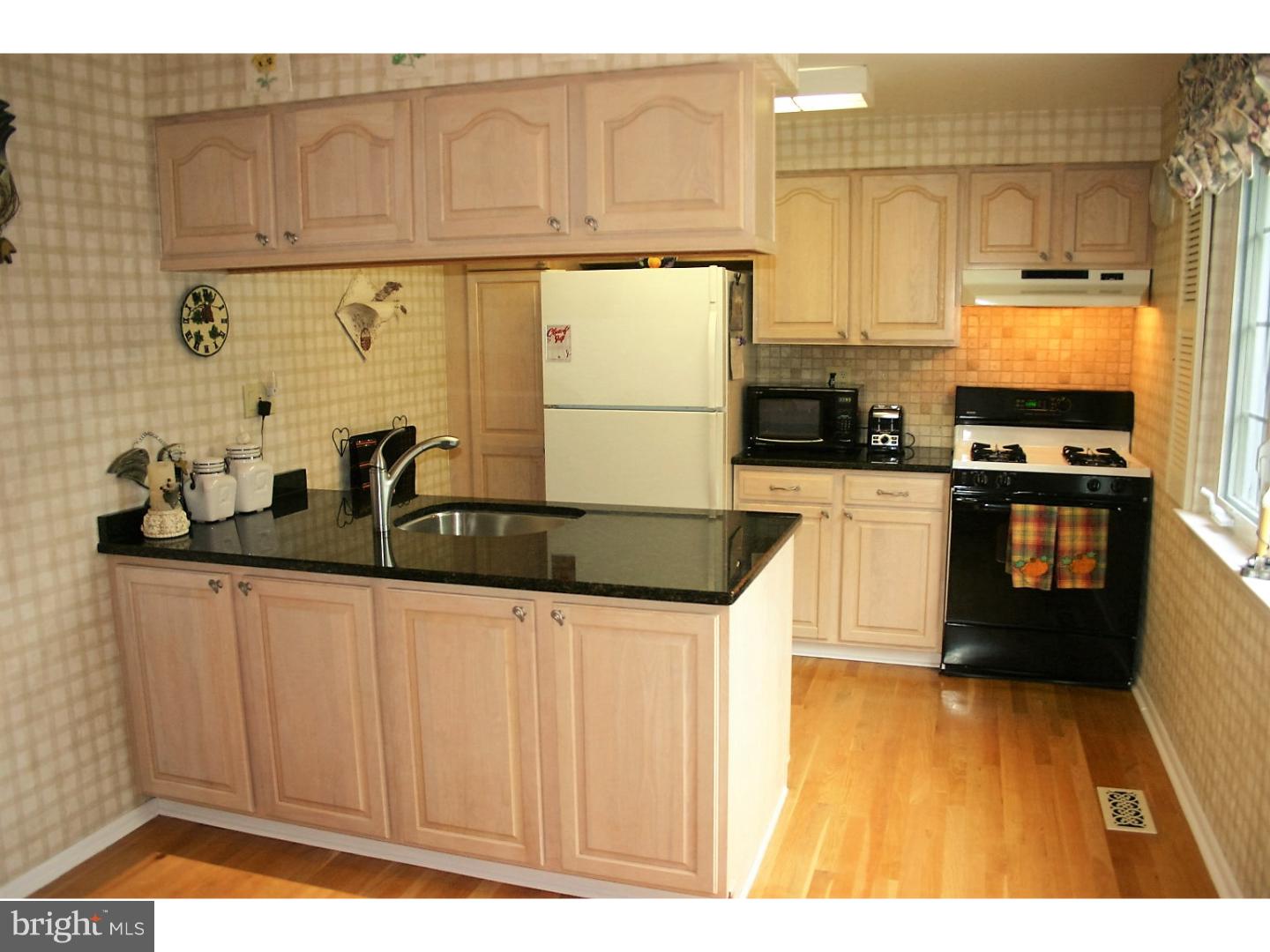 3322 Chesterfield Road Philadelphia, PA 19114 - Photo 3 of 25 Kitchen