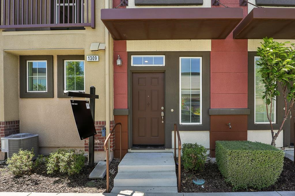 1309 Mercado Way San Jose, CA 95131 - Photo 2 of 35