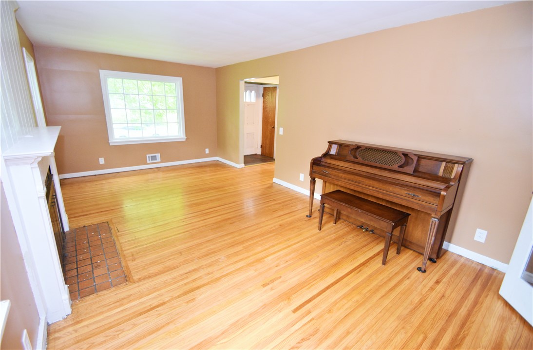 376 Belmeade Road Irondequoit, NY 14617 - Photo 9 of 34