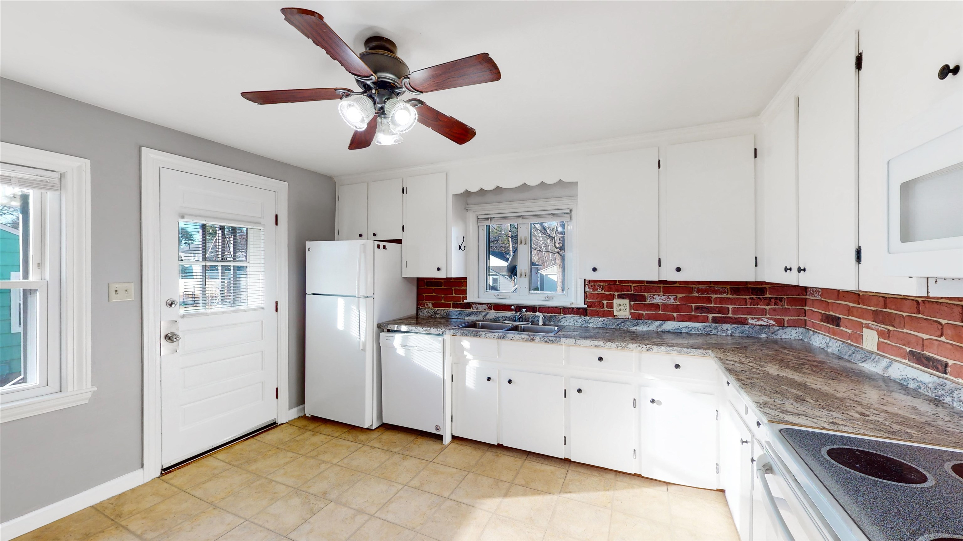 474 Reed Street Manchester, NH 03102 - Photo 7 of 28