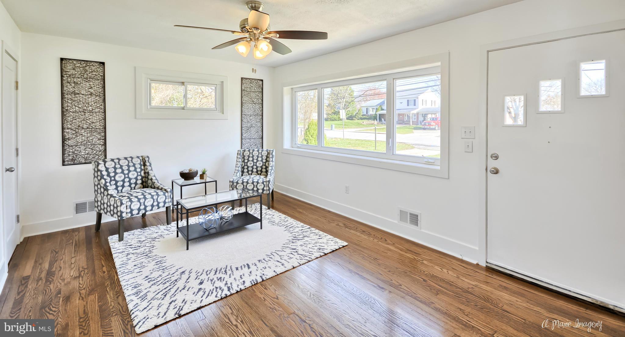 6006 Hunt Club Road Elkridge, MD 21075 - Photo 3 of 30 Living Room
