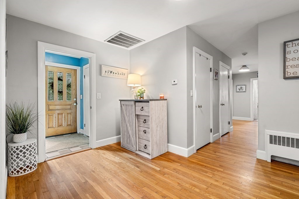 93 Stanley Road Swampscott, MA 01907 - Photo 5 of 37 Gallery Image 5