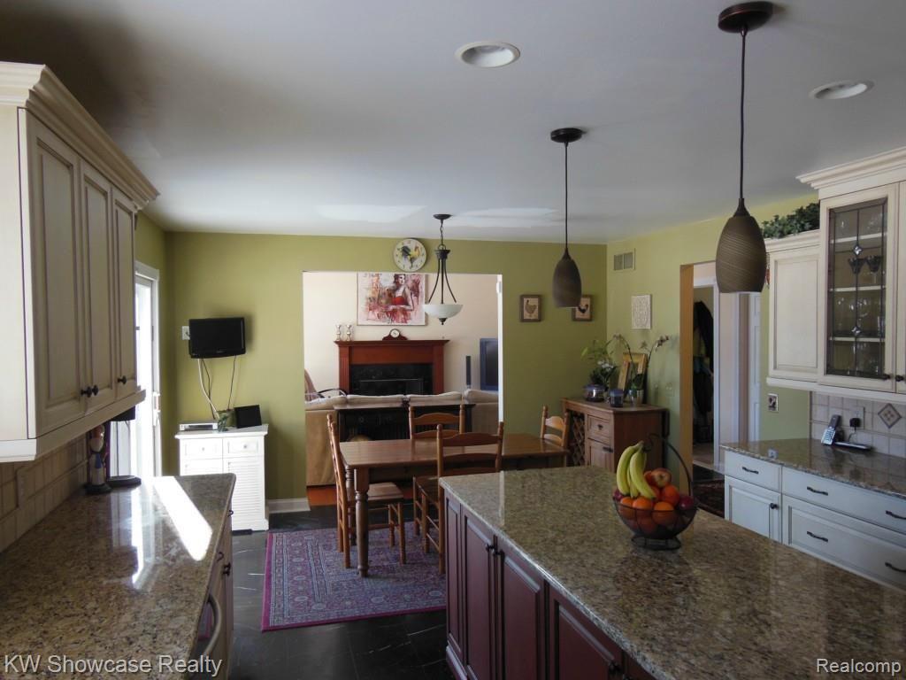 2180 Bass Lake Road Commerce Township, MI 48382 - Photo 12 of 25 NOOK WITH DOORWALL TO DECK