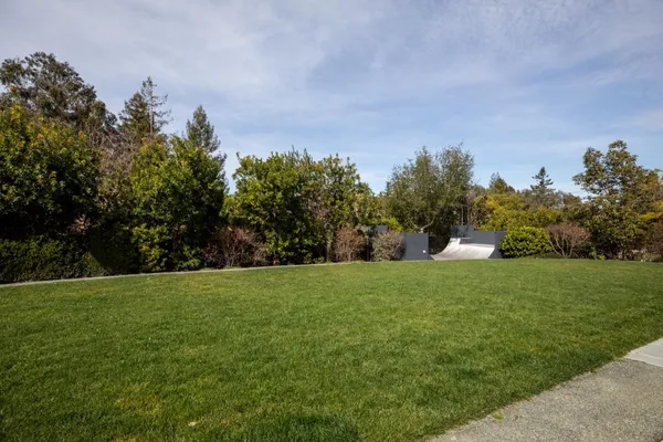 $24,000,000 | 25501 Chapin Road, Los Altos Hills, CA 94022