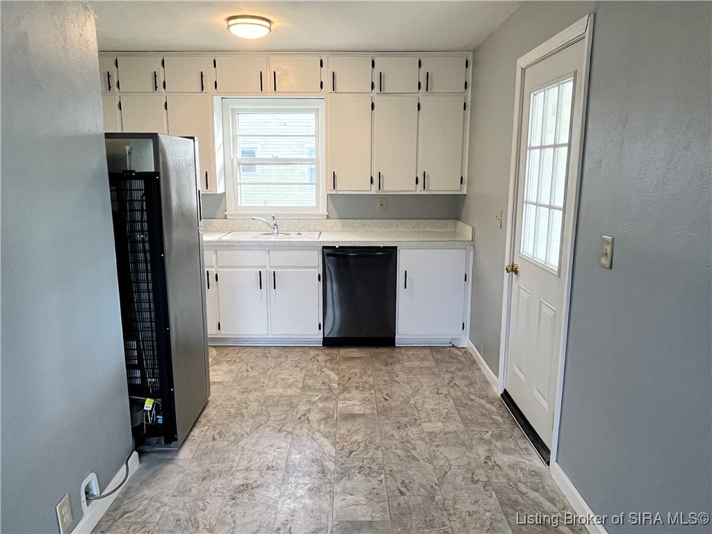 603 Michael Street Salem, IN 47167 - Photo 4 of 17