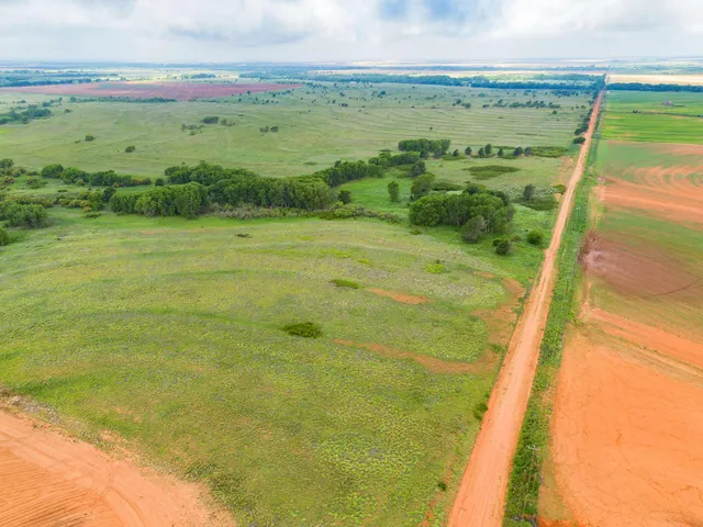 $592,000 | 320 Ac, Lakeview, TX 79239