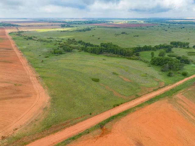 $592,000 | 320 Ac, Lakeview, TX 79239