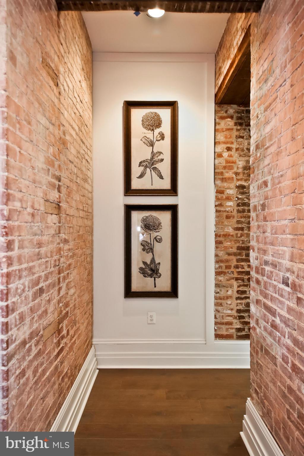 Exposed Brick Walls & Wide Plank Oak Floors