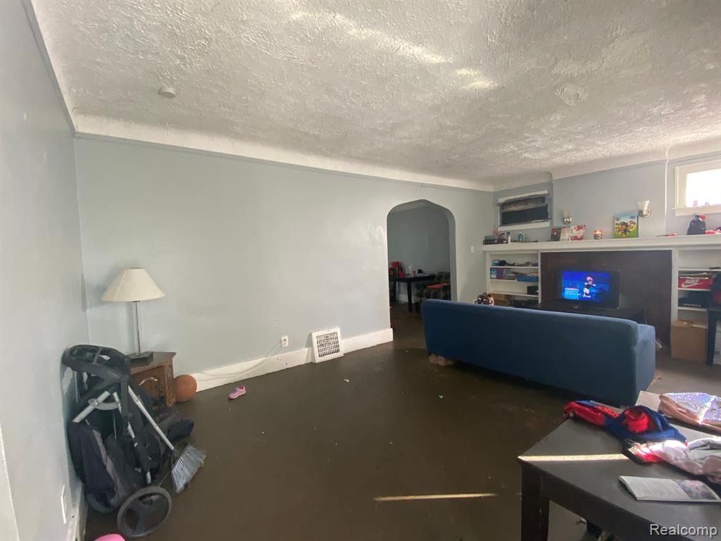 15237 Rochelle Avenue Detroit, MI 48205 - Photo 3 of 12