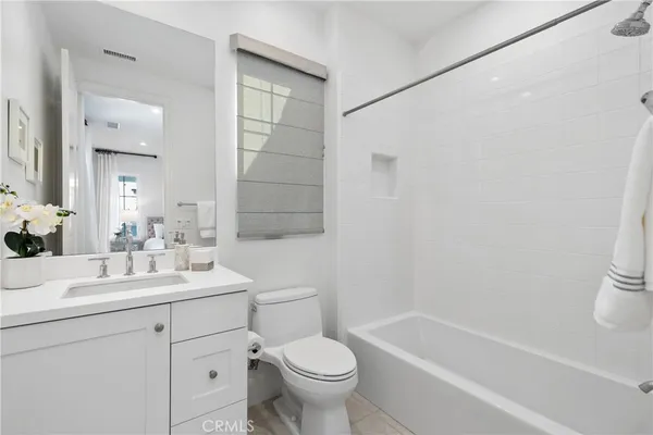 $2,680,000 | 201 Fiore, Irvine, CA 92602