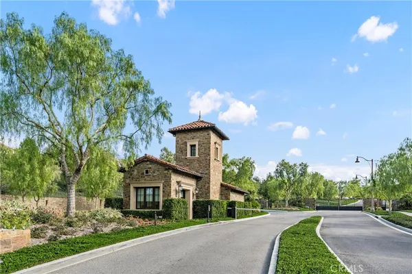 $2,680,000 | 201 Fiore, Irvine, CA 92602