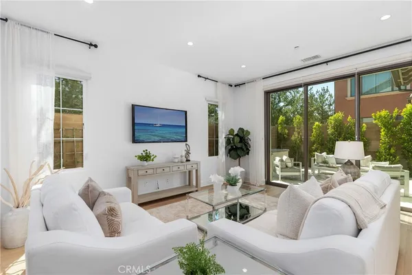$2,680,000 | 201 Fiore, Irvine, CA 92602