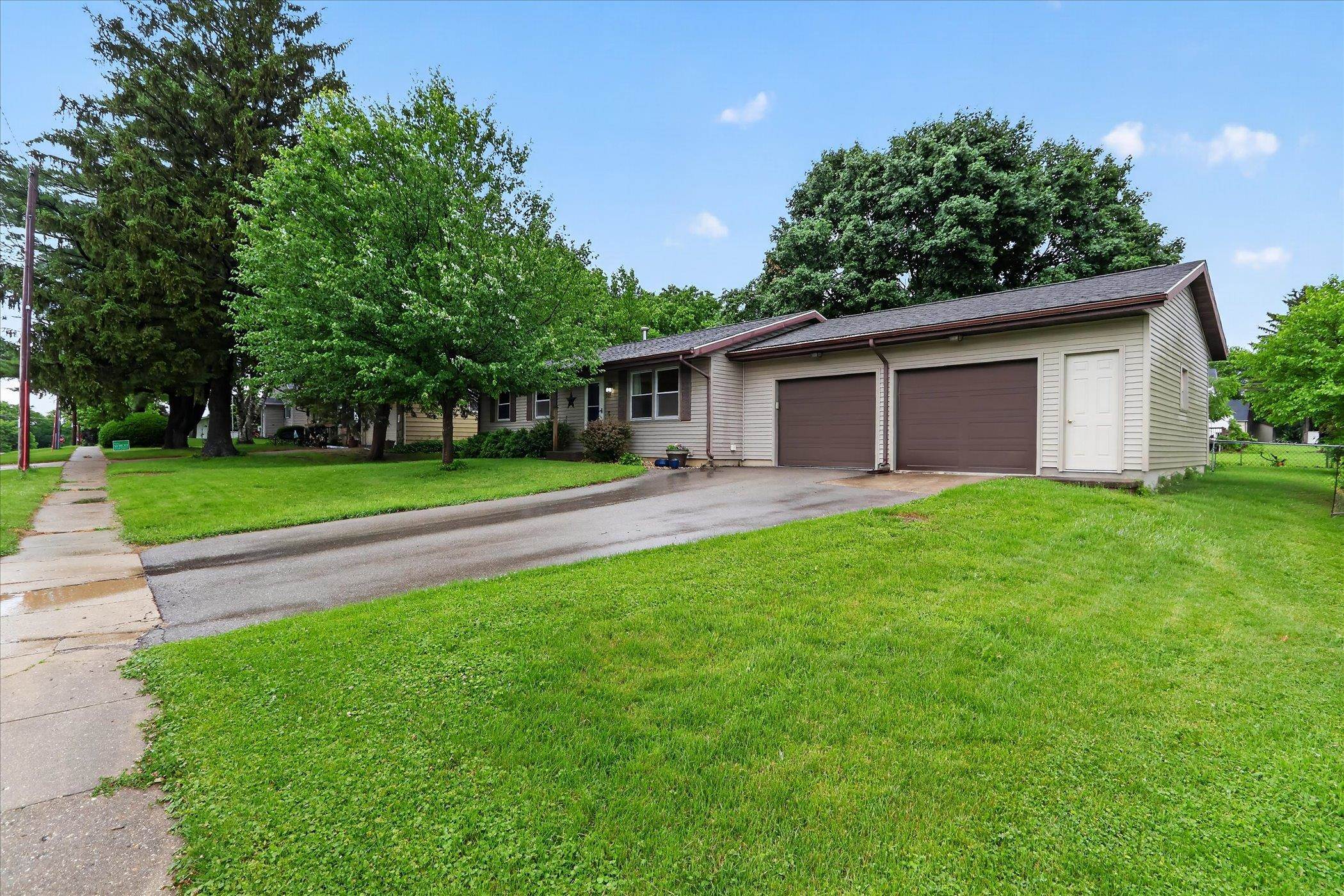 511 Johnson Clinton, WI 53525 - Photo 2 of 42